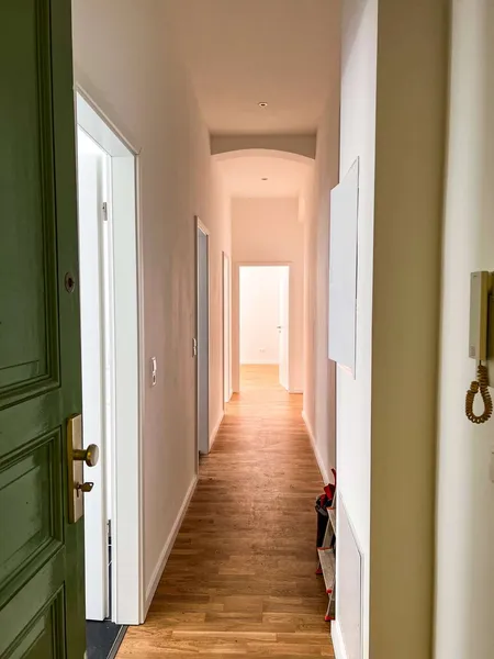 Modernisierte 2 Zimmer Wohnung im Herzen Wilmersdorfs — photo 1